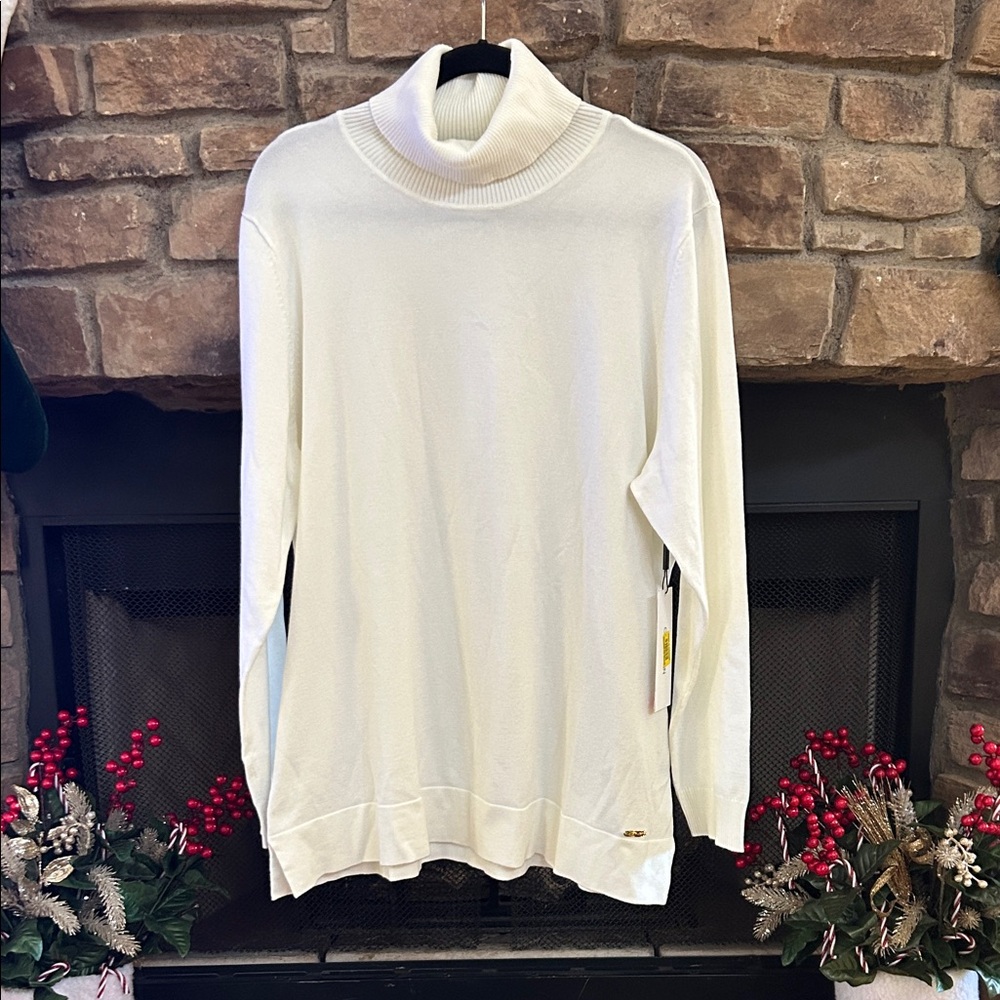 NWT Calvin Klein White Turtleneck Sweater. Size XL